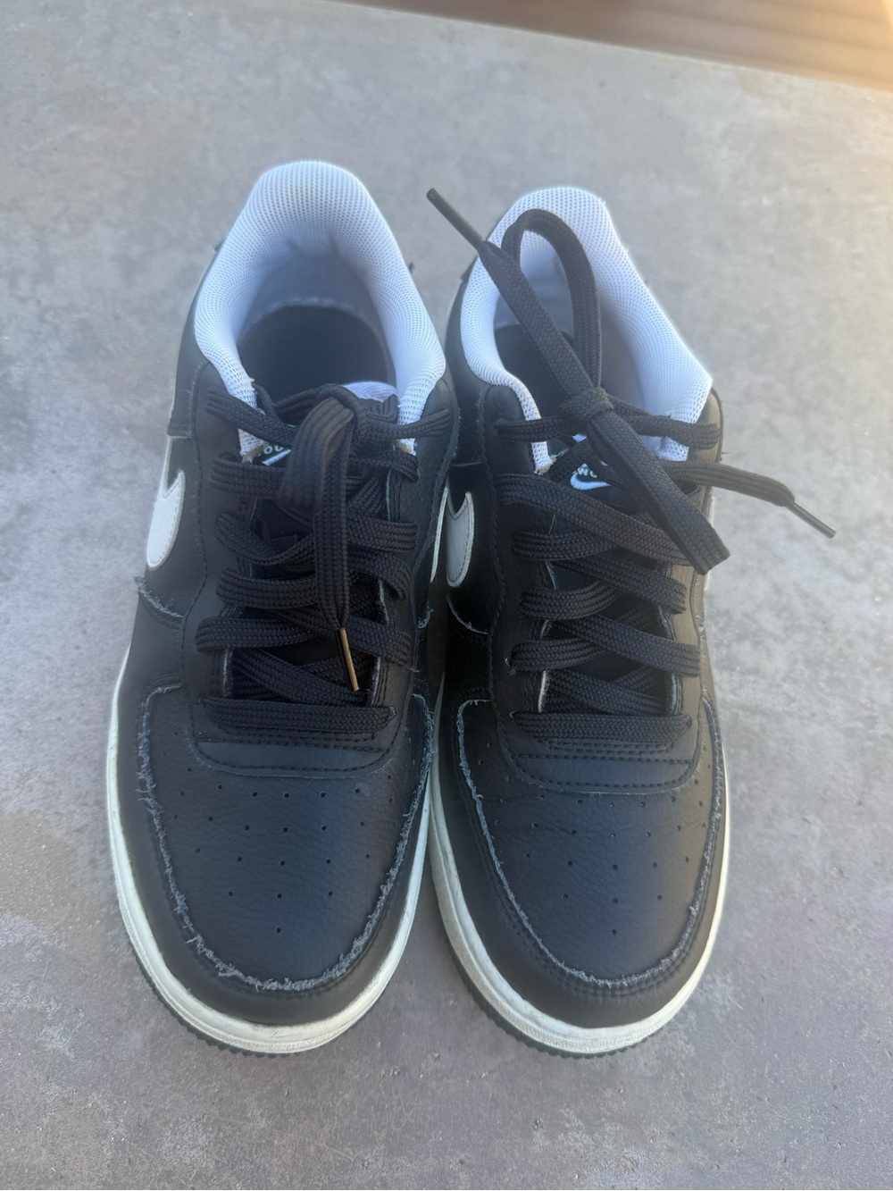 Nike Kids Black and White Low-Top kids boys Air force Sneakers - Picture 1 of 13